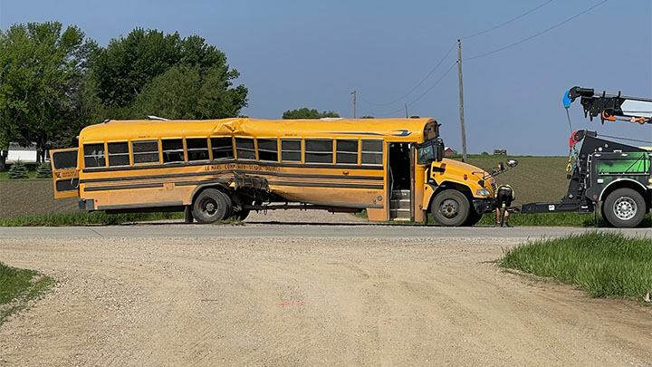 4 students on school bus during crash in Plymouth County, IA - Vimarsana News