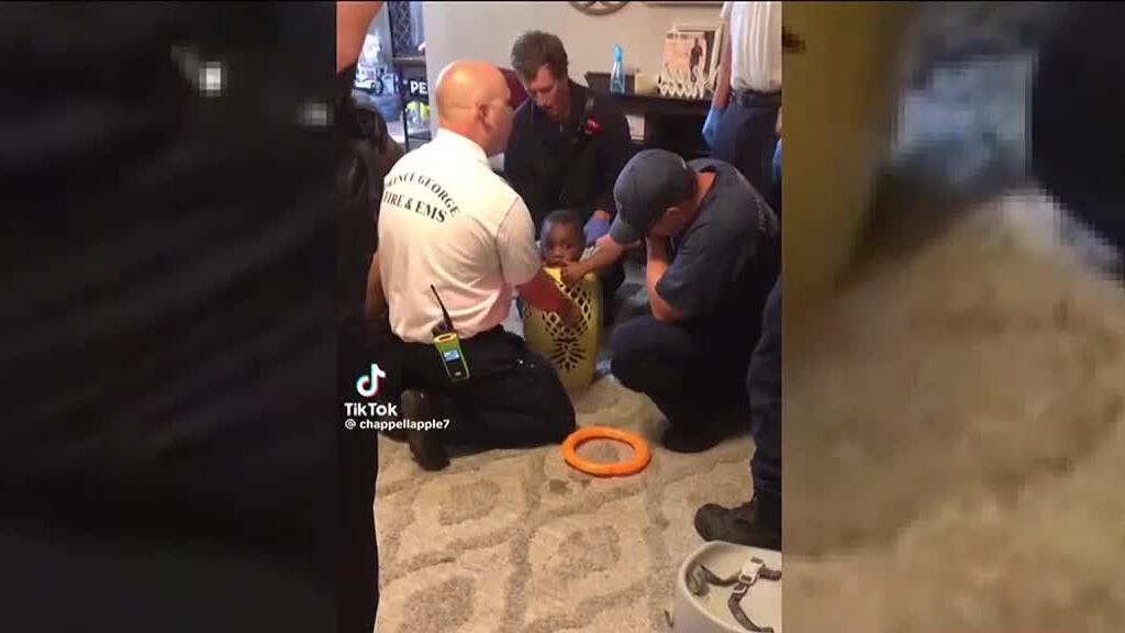 Firefighters free boy who was stuck in a planter - Vimarsana News