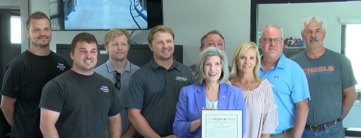 Sen. Ernst awards Ida Grove company "Small Business of the Week" award - Vimarsana News